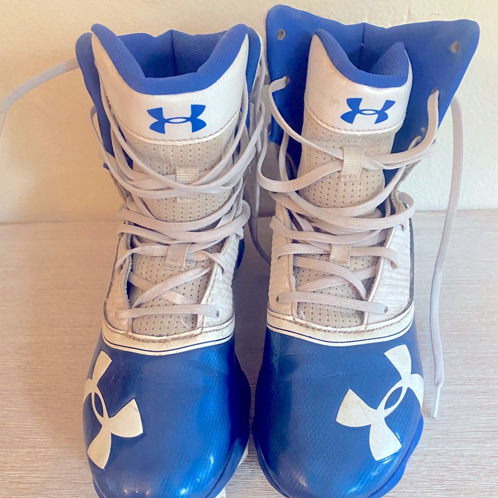 Boys 5youth Under Armour  football cleats